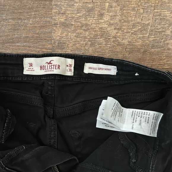 Hollister Jeans - Picture 10 of 11